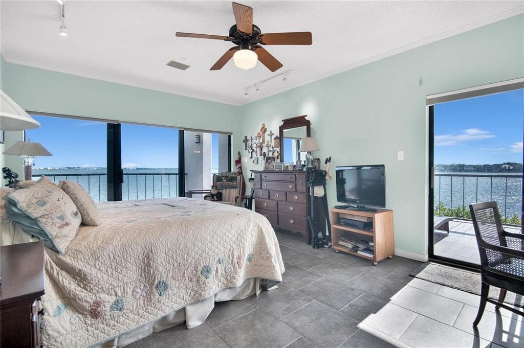 351 Lakeside Ln Apt 107