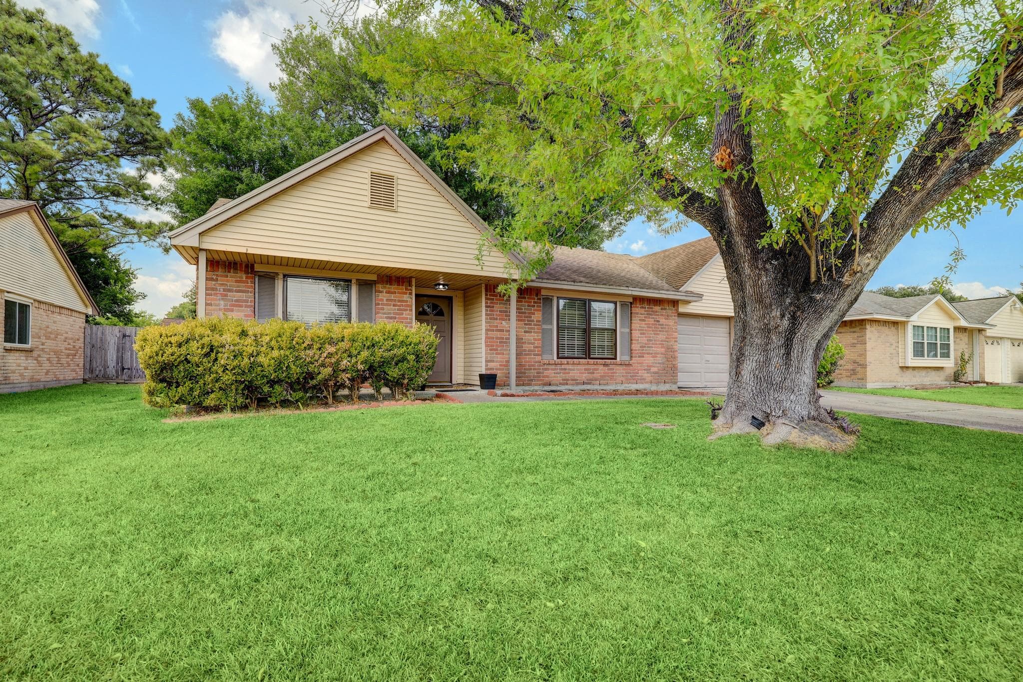 7406 Shoshone Dr
