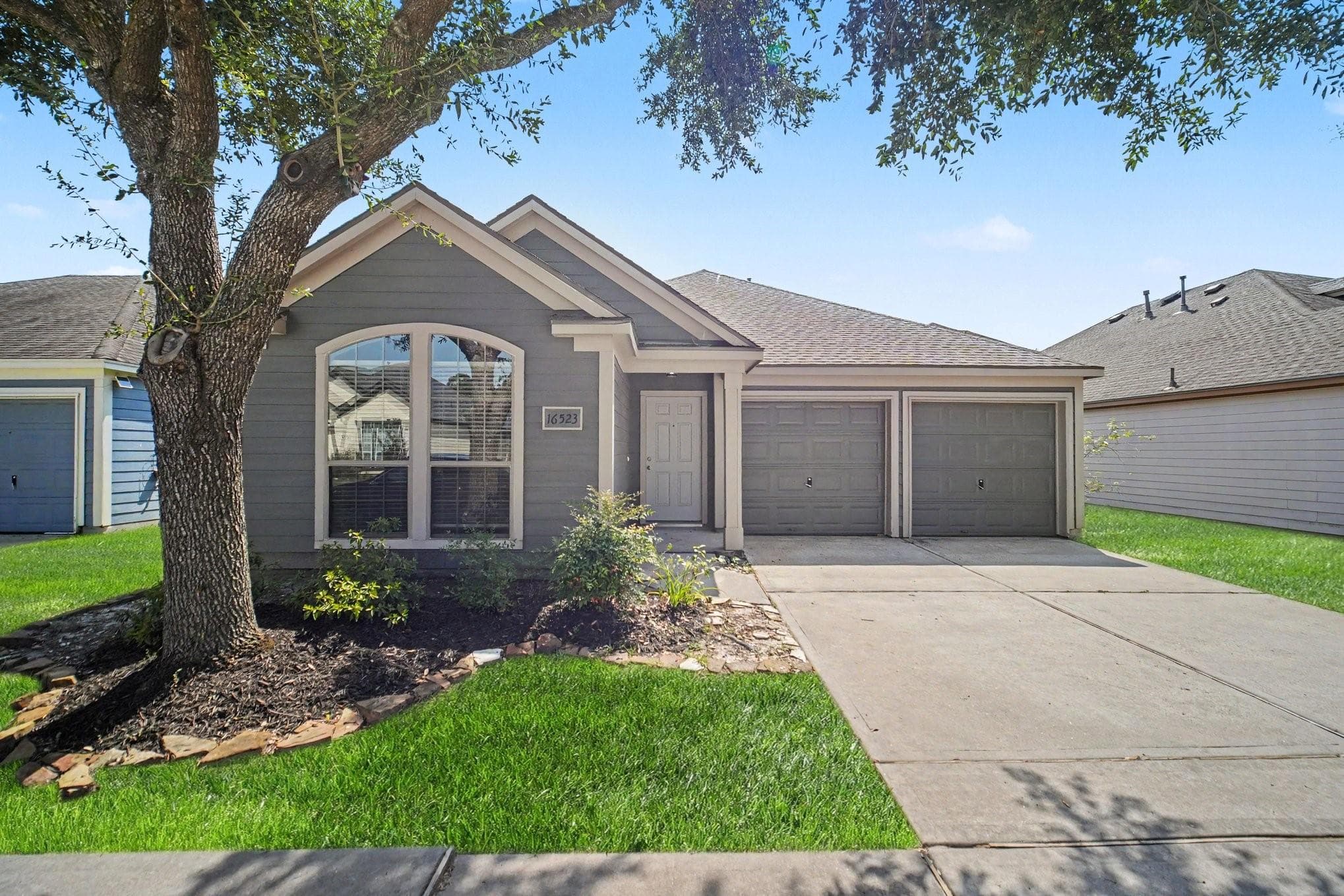 16523 Strathmore Manor Ln