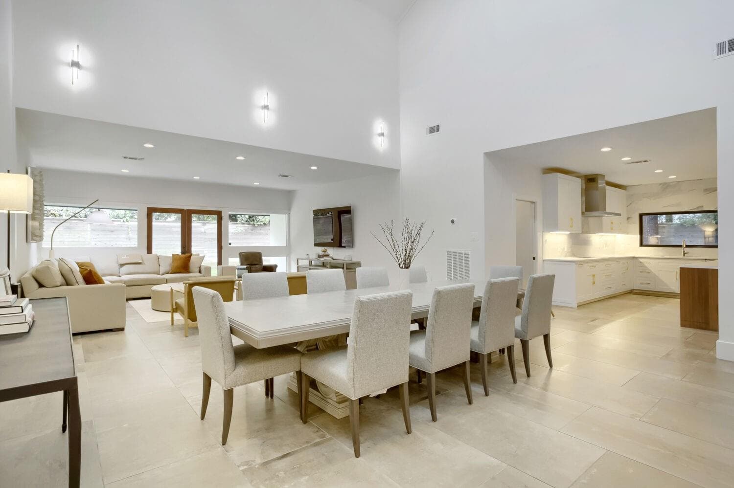 14107 Carolcrest Cir