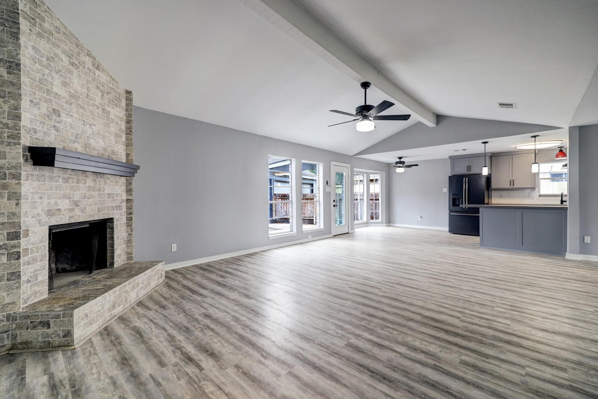 9907 Greencreek Dr