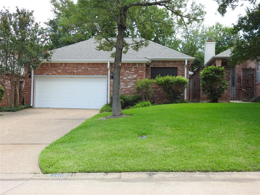 1308 Sussex Dr
