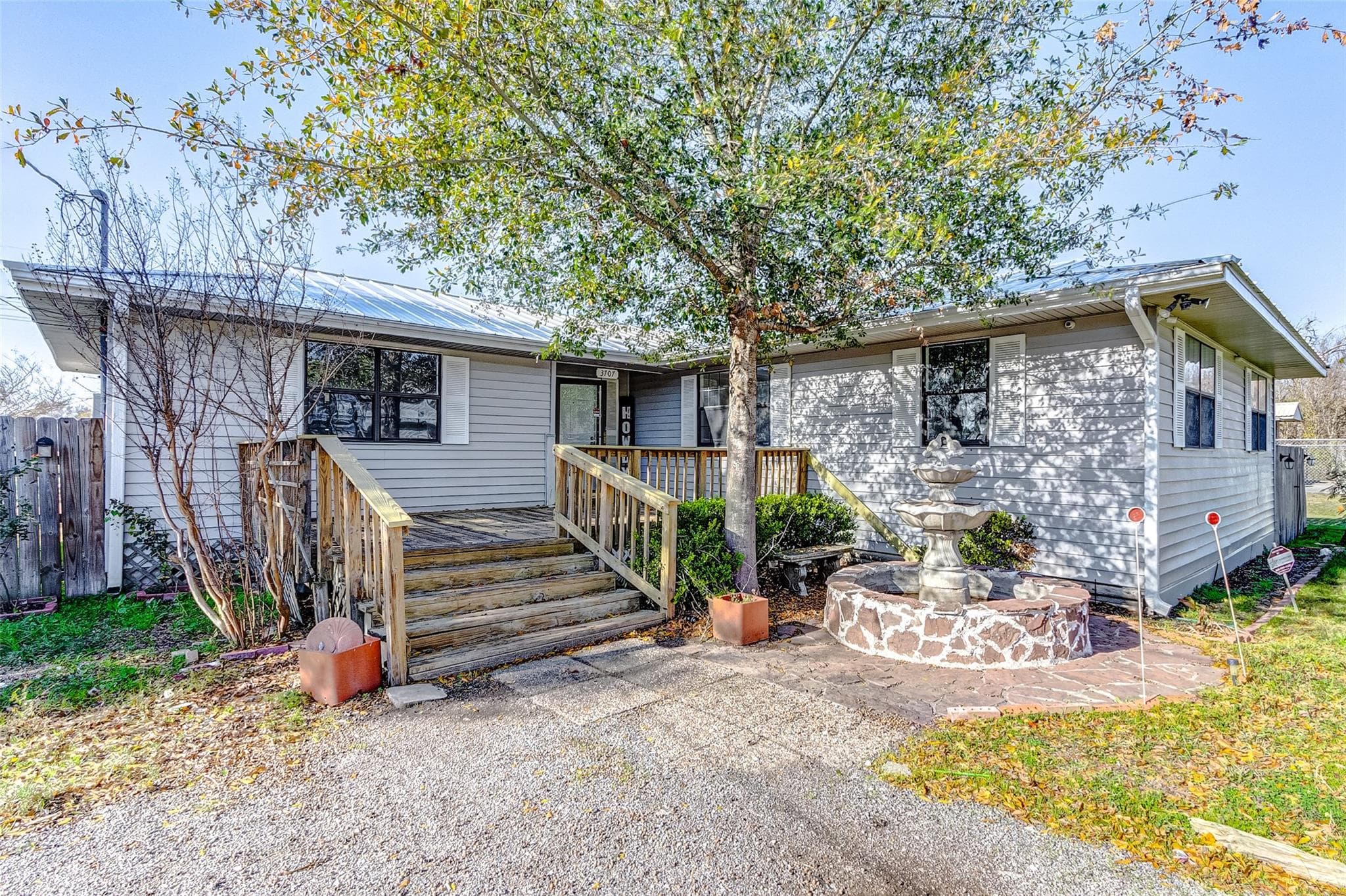 3707 Elaine Dr