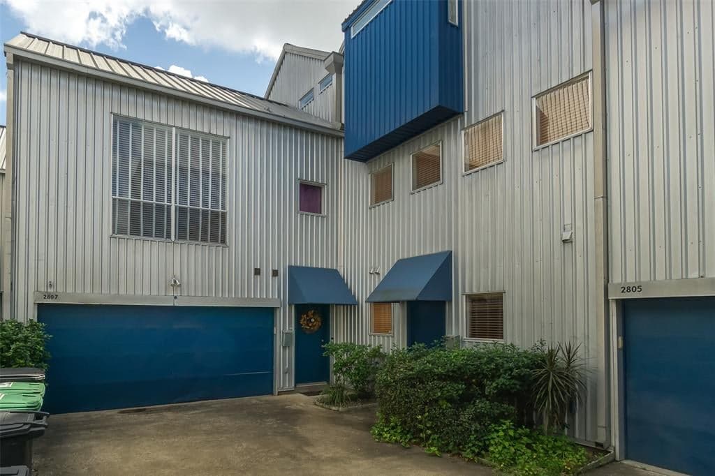 Main property image