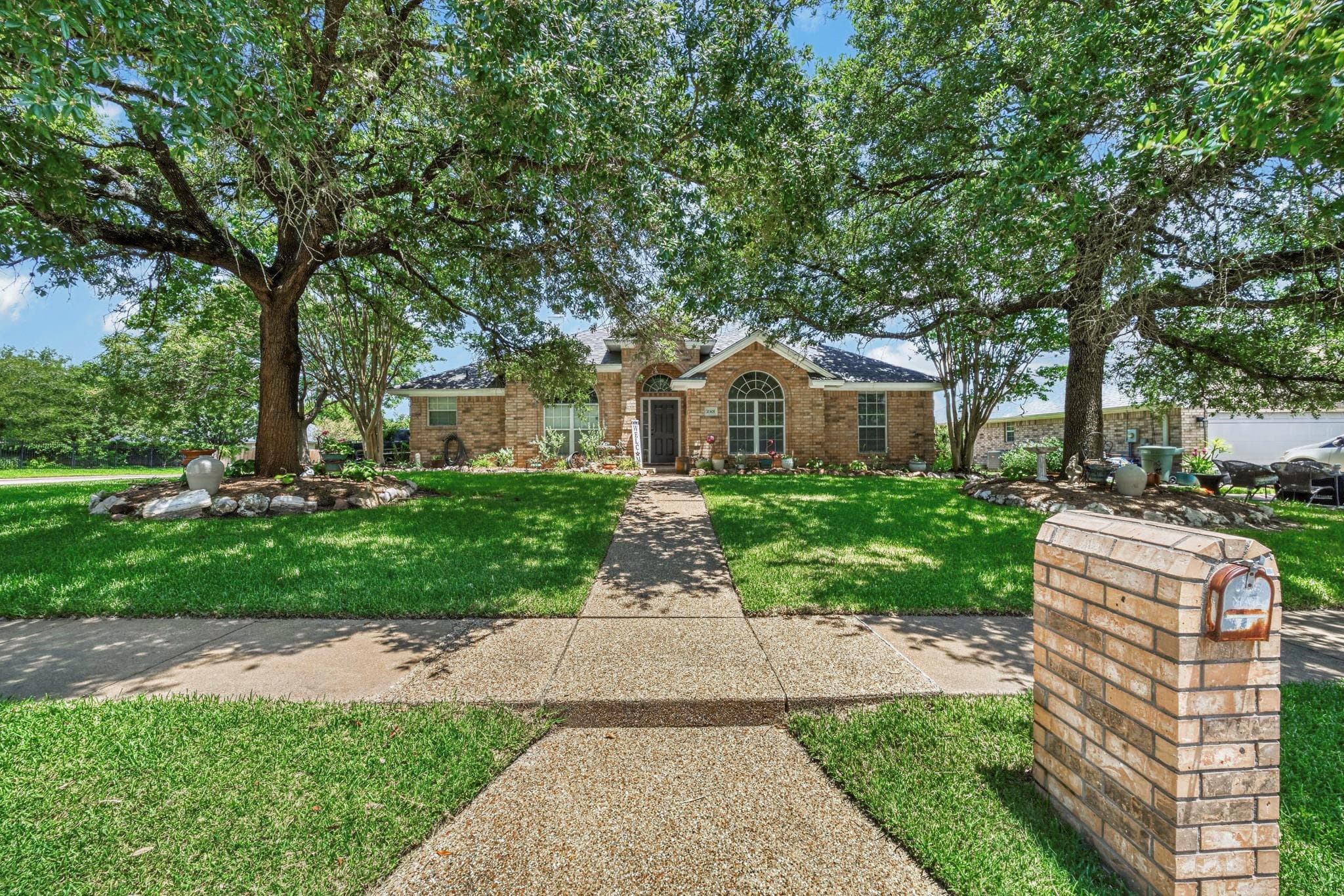 2301 Kuykendall Cir