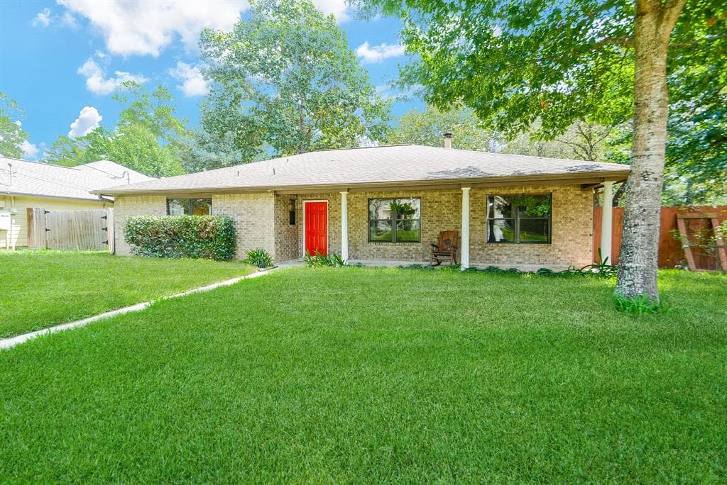 12102 Goliad Ln