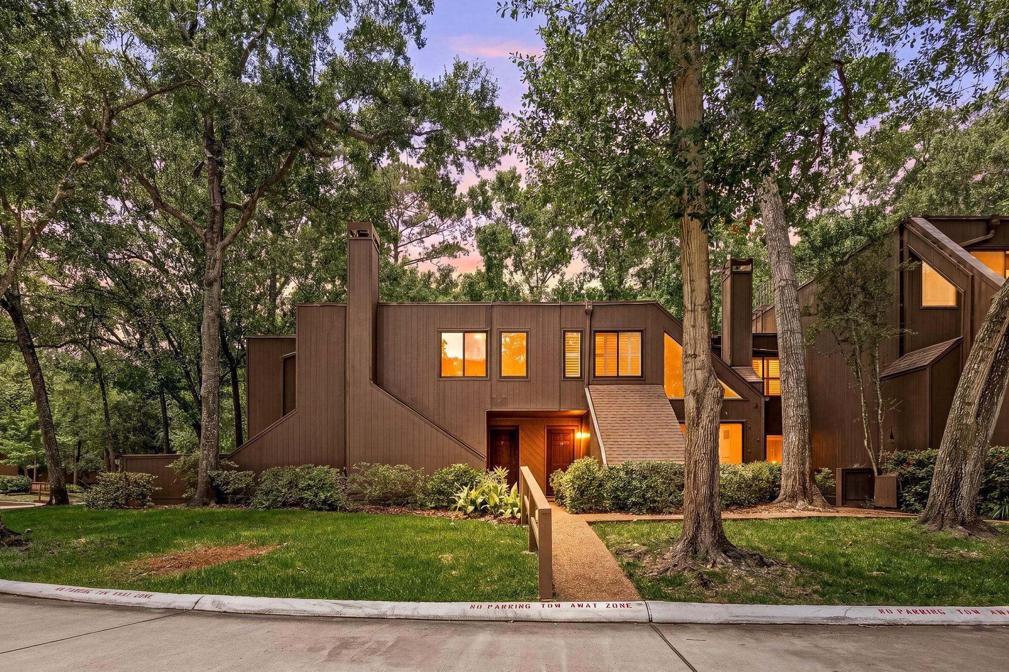 241 Litchfield Ln