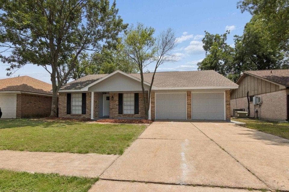 7403 Strawbridge Ln