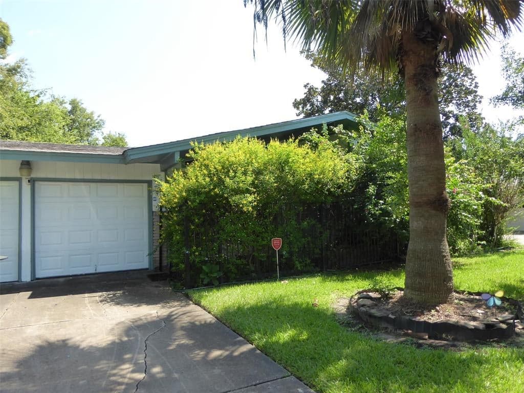 7409 Albacore Dr