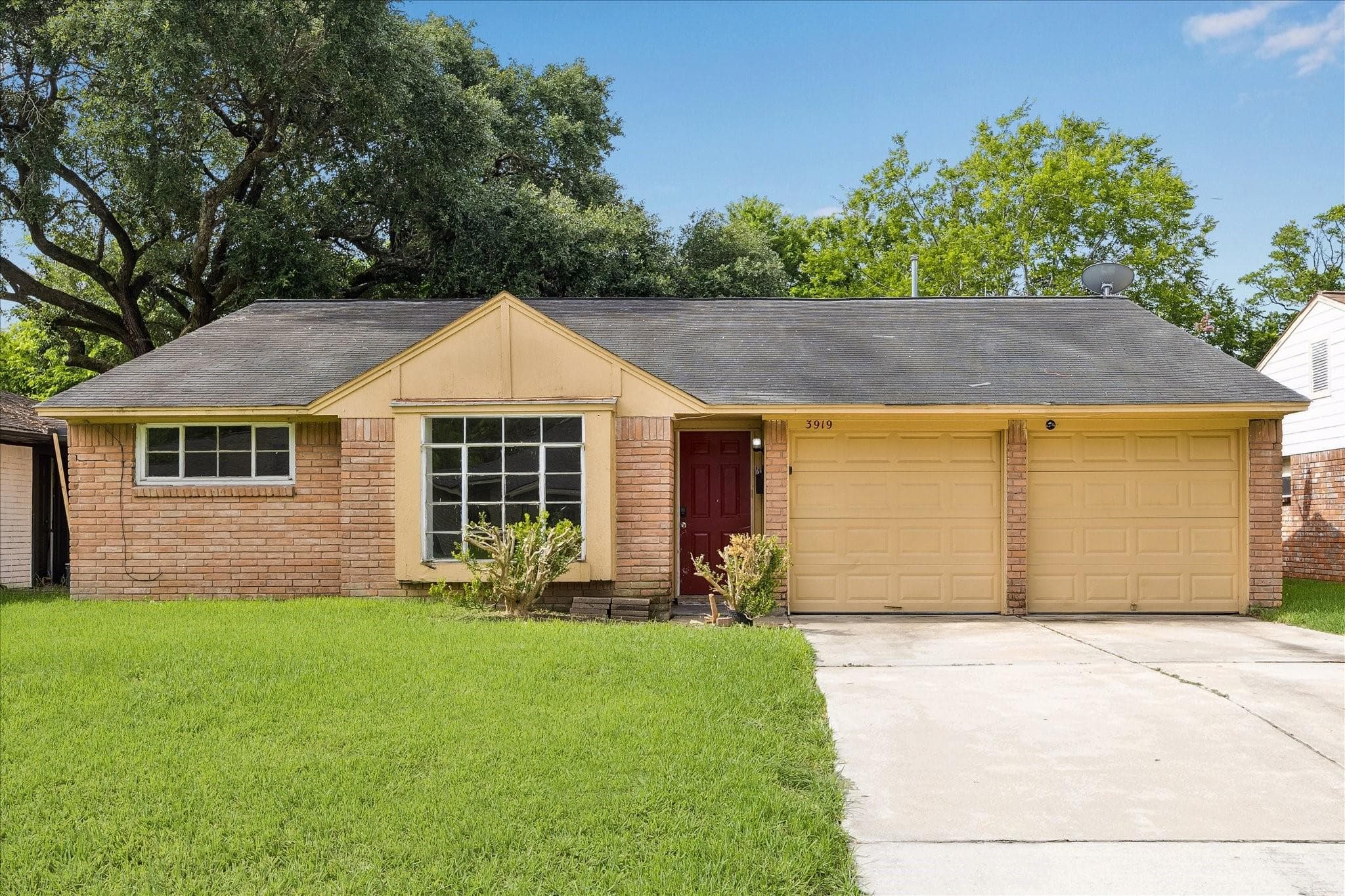 3919 Heatherbrook Dr