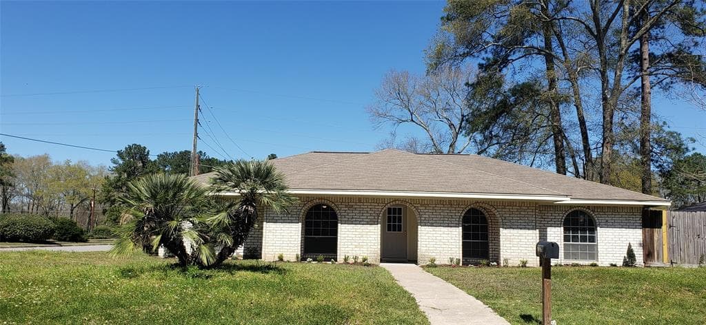 25281 White Oak Ln