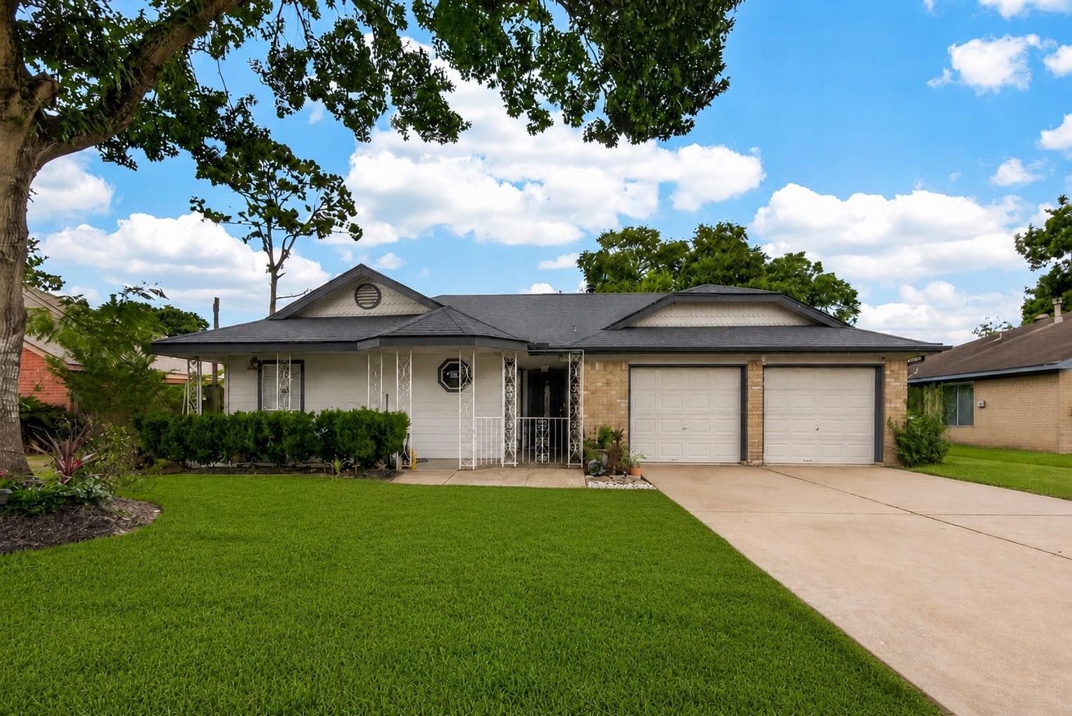 13726 Eastbourne Dr