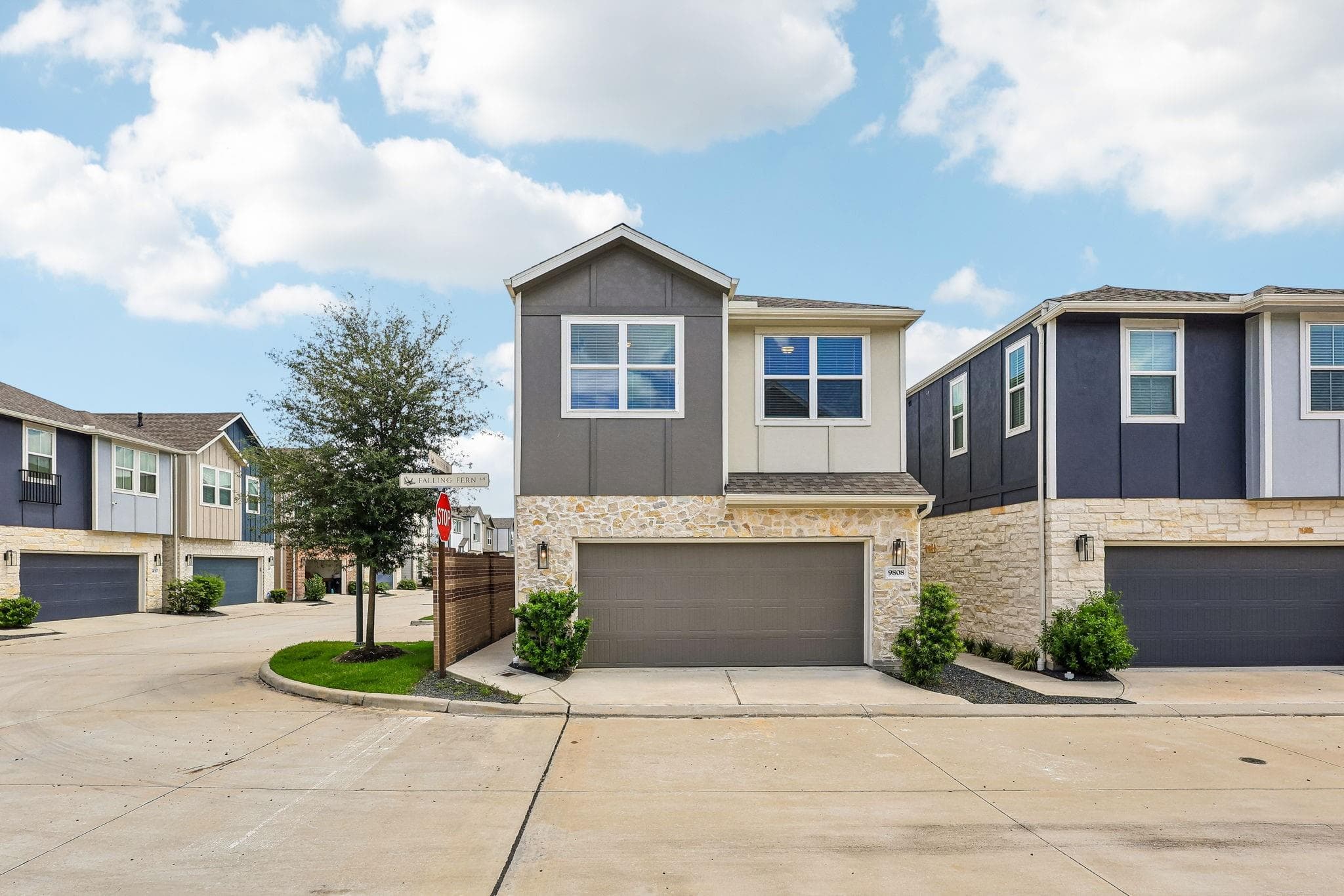 9808 Falling Fern Ln