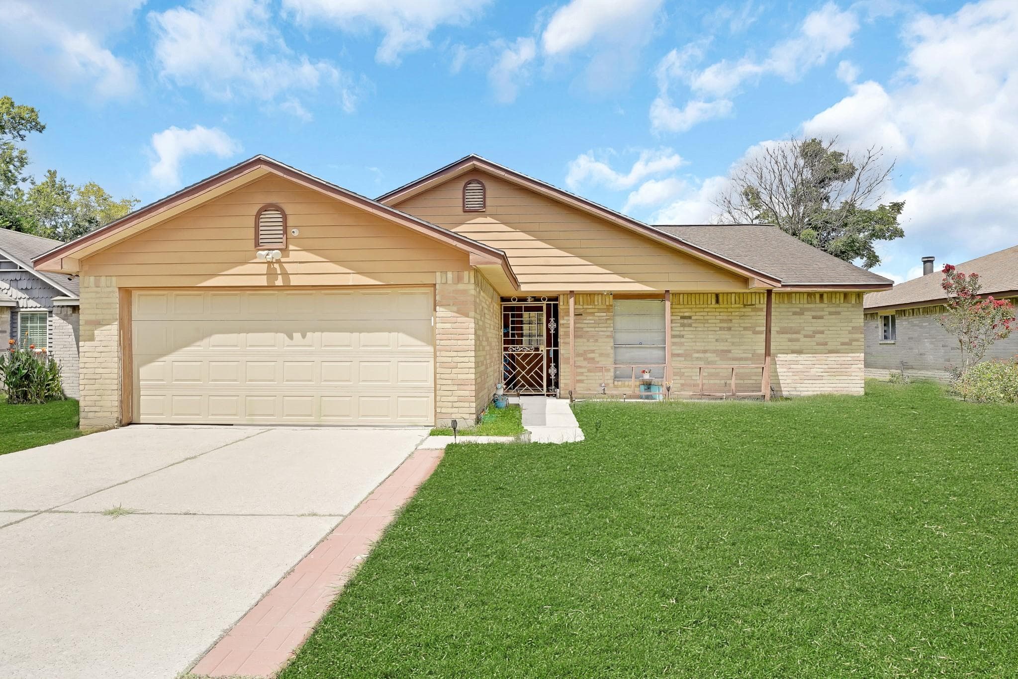 2614 W Greens Rd