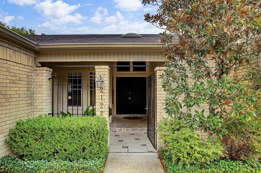 2122 Woodland Park Dr