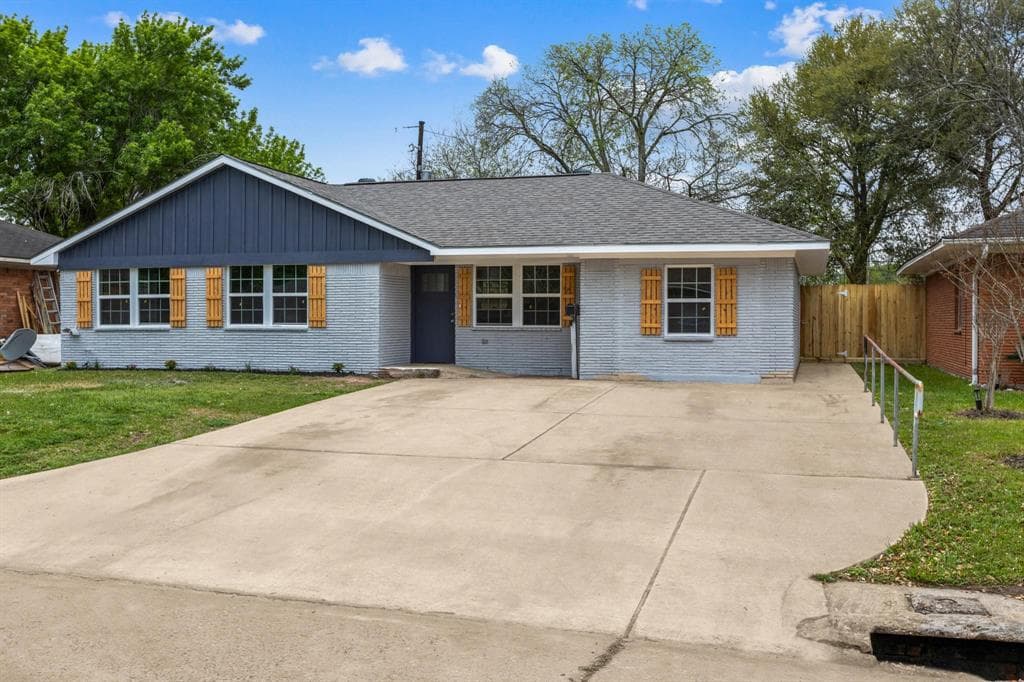 2106 Hickory Ln