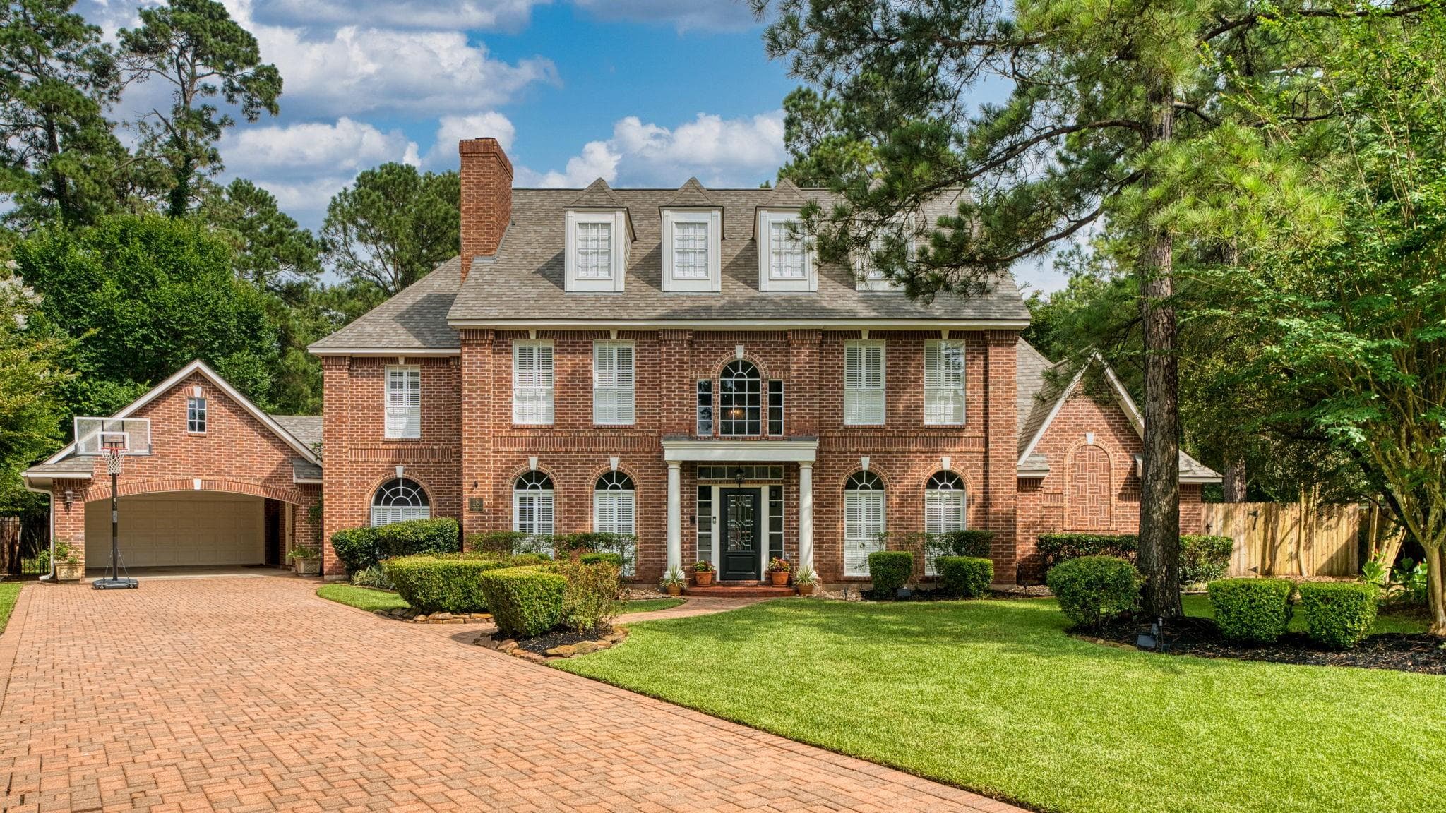 18 E Wedgemere Ct