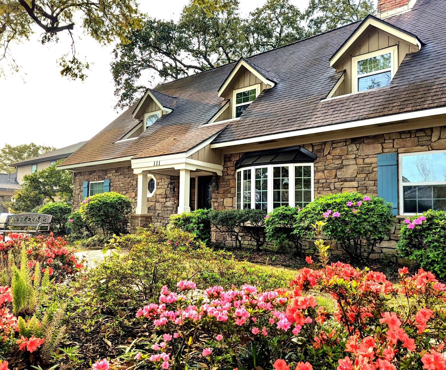 111 Whispering Oaks Dr