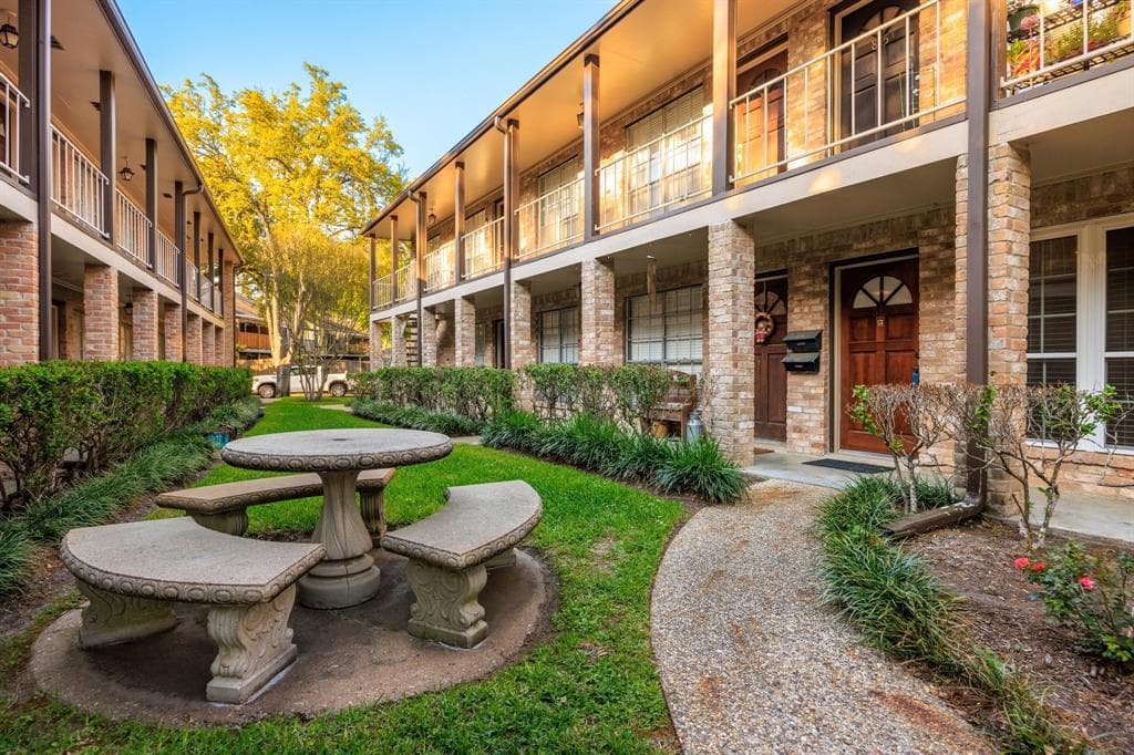 815 Wax Myrtle Ln # 1