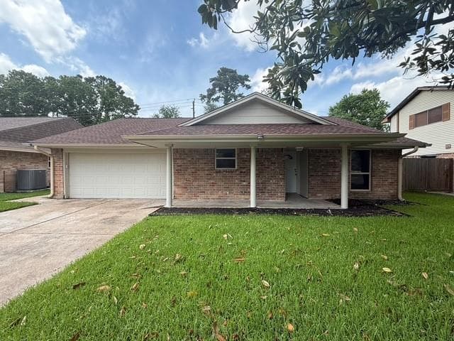 12839 Labelle Ln