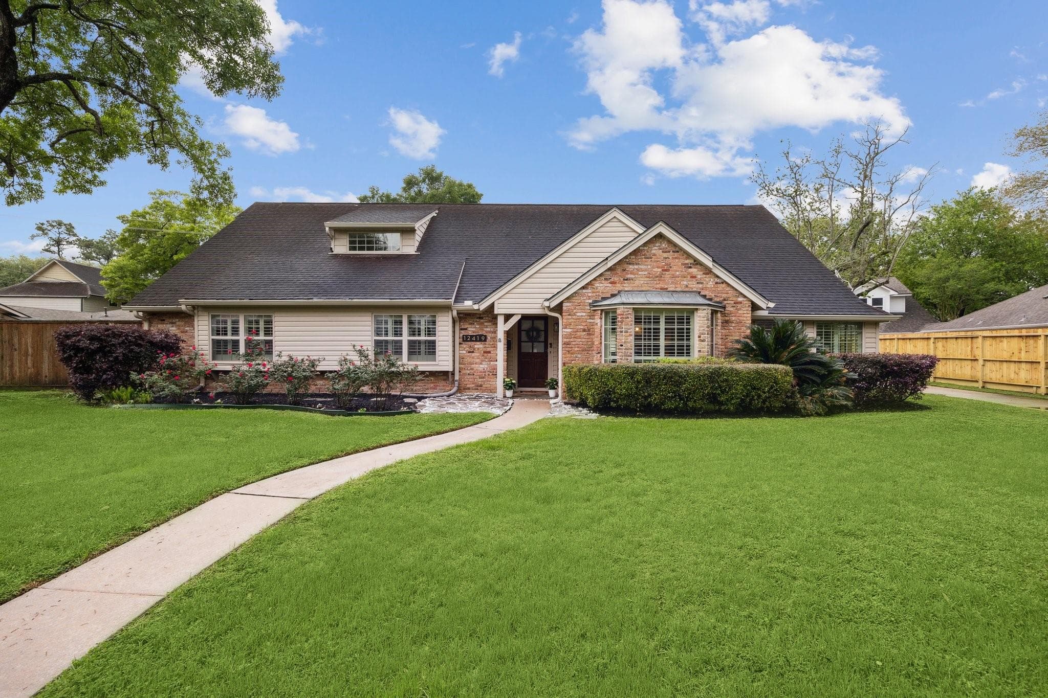12419 Perthshire Rd