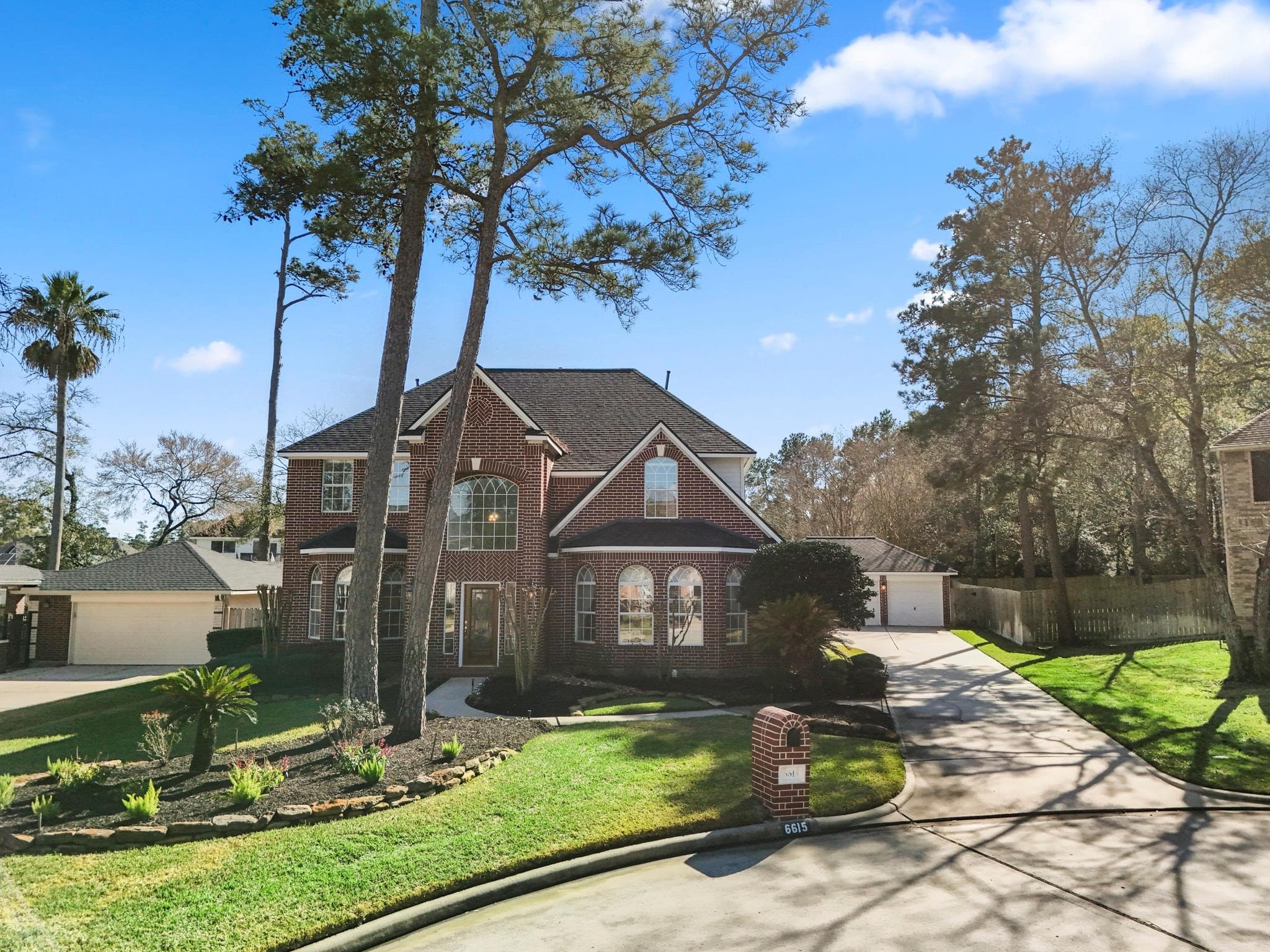6615 Haughton Dr
