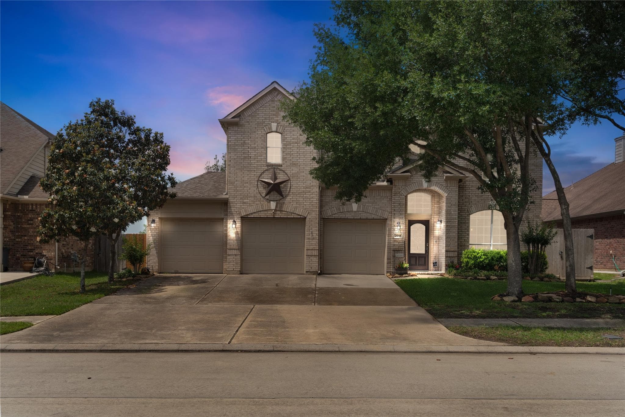 2914 Sandleigh Dr