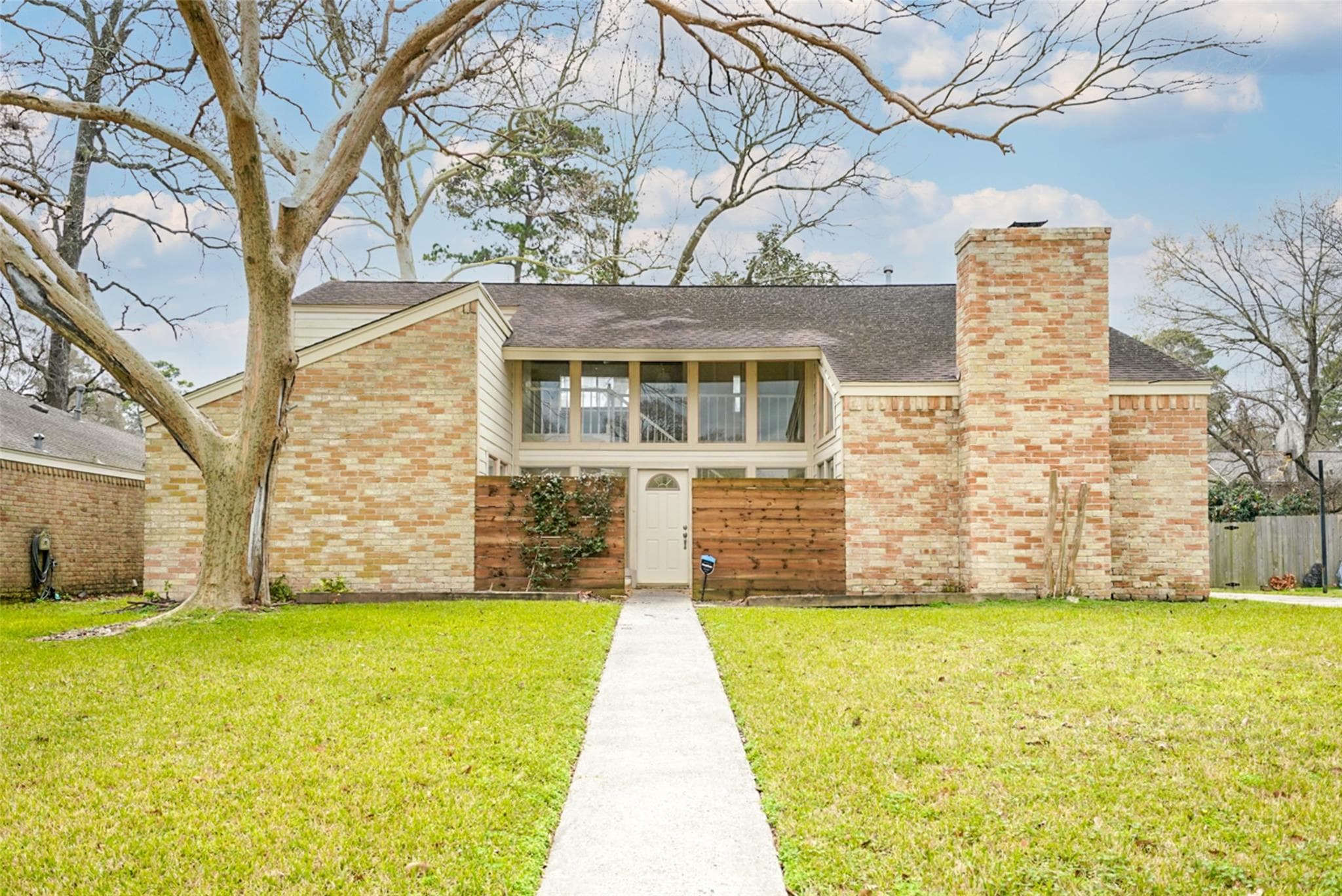 5422 Upper Lake Dr