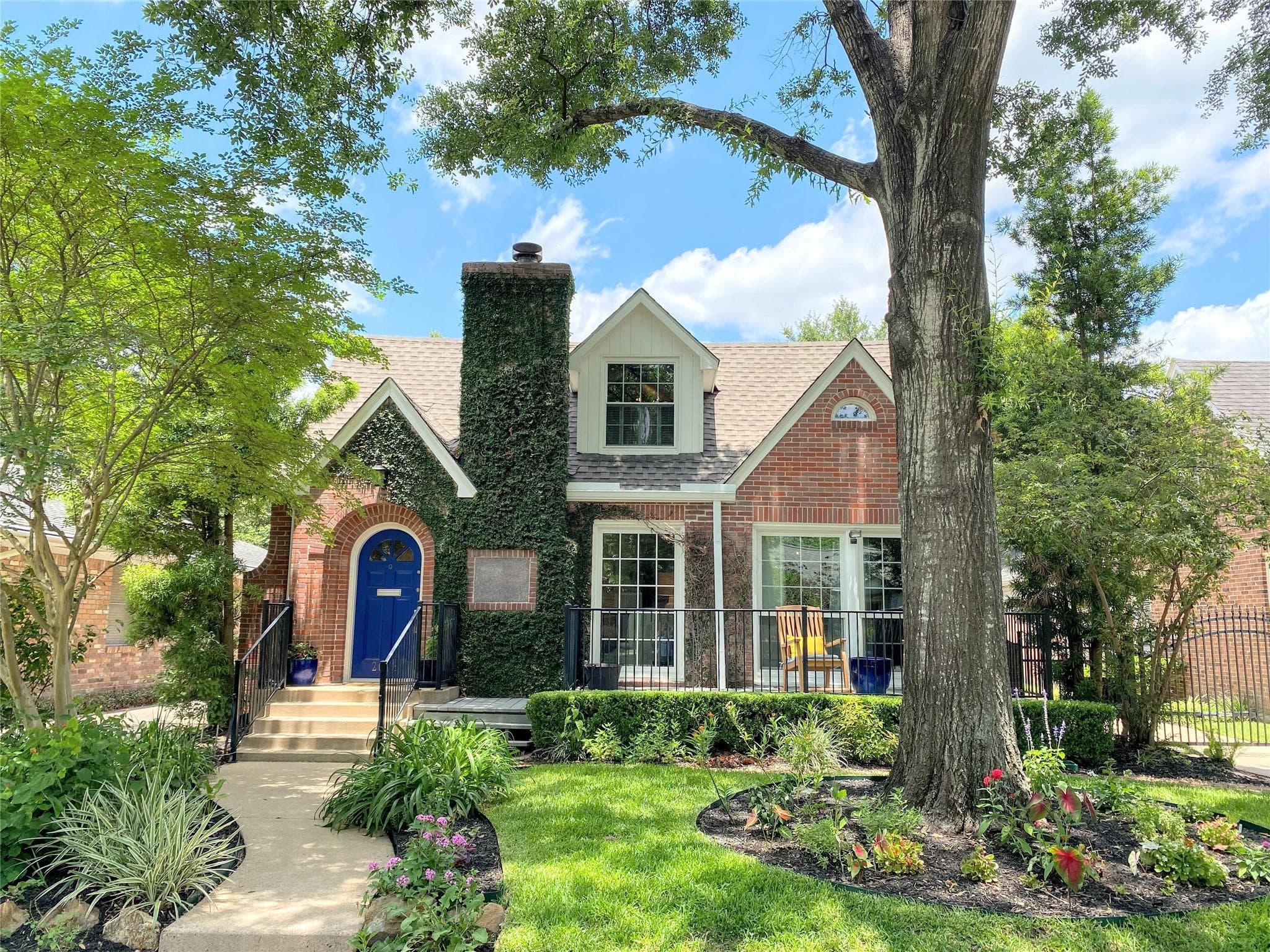 2048 Addison Rd