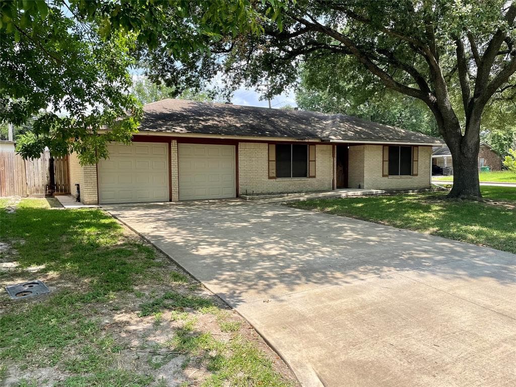 5814 Chinaberry Dr
