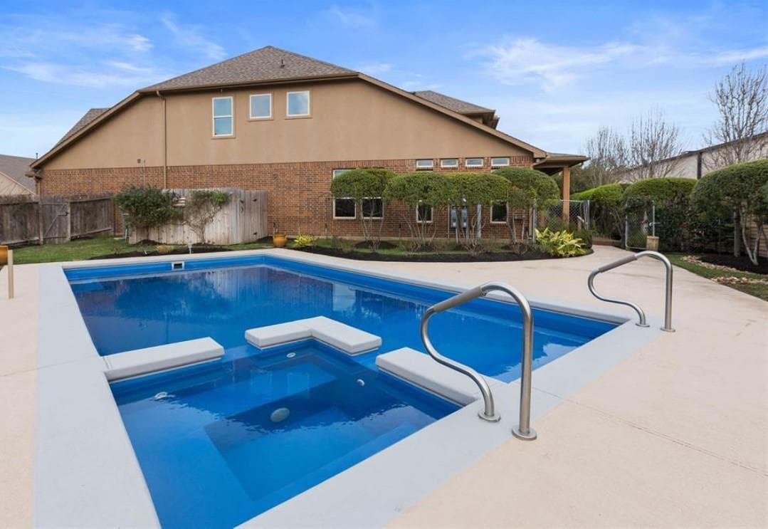 9039 Centennial Dr