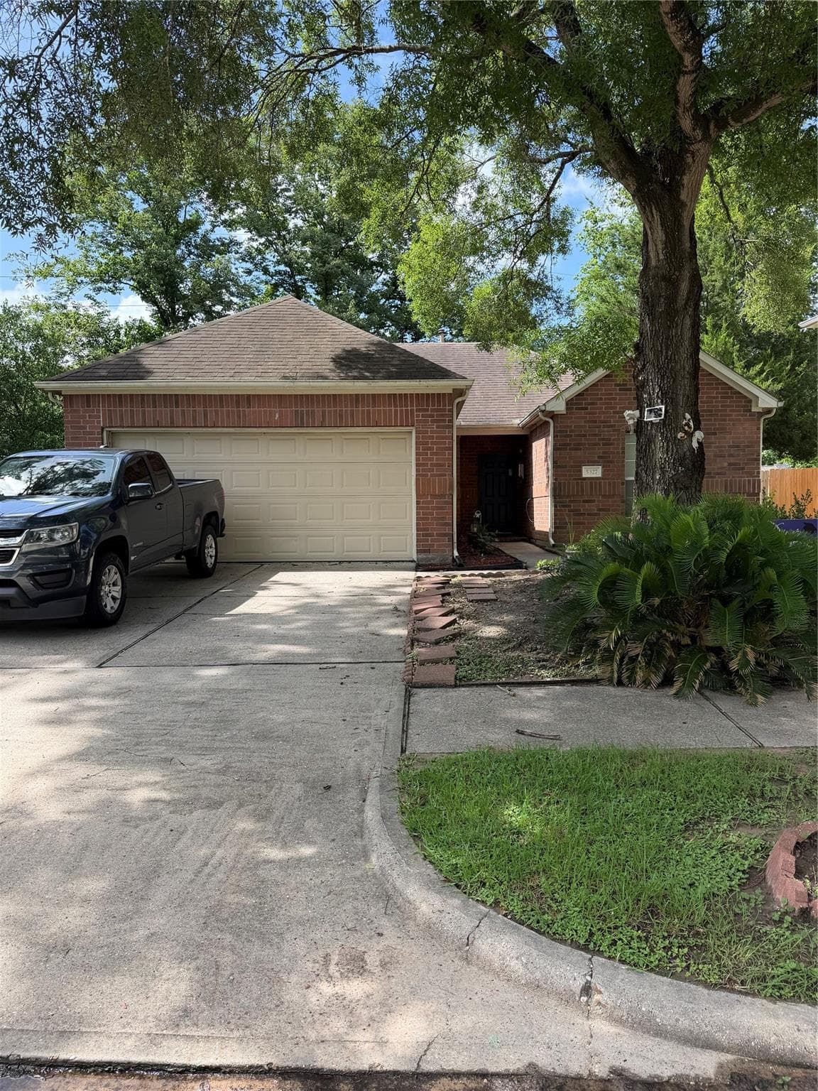 5327 Rivergate Dr