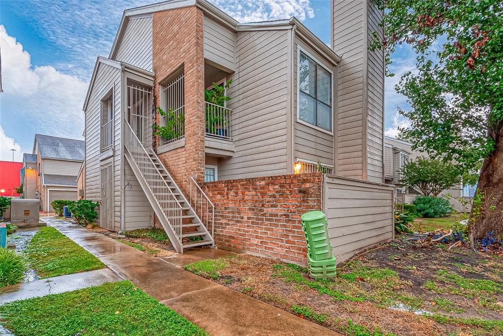 6701 Sands Point Dr Apt 34