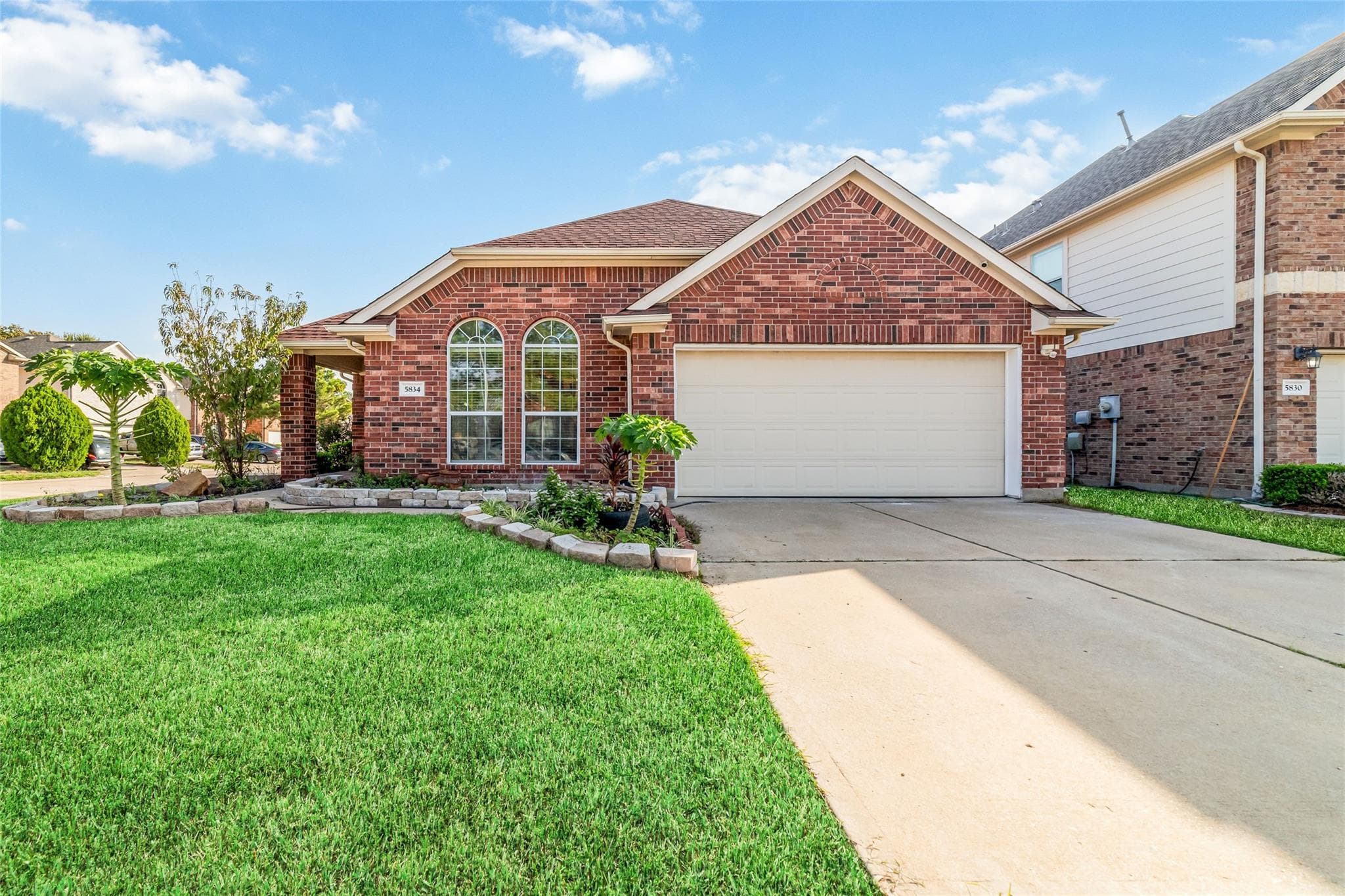 5834 Lundwood Ln