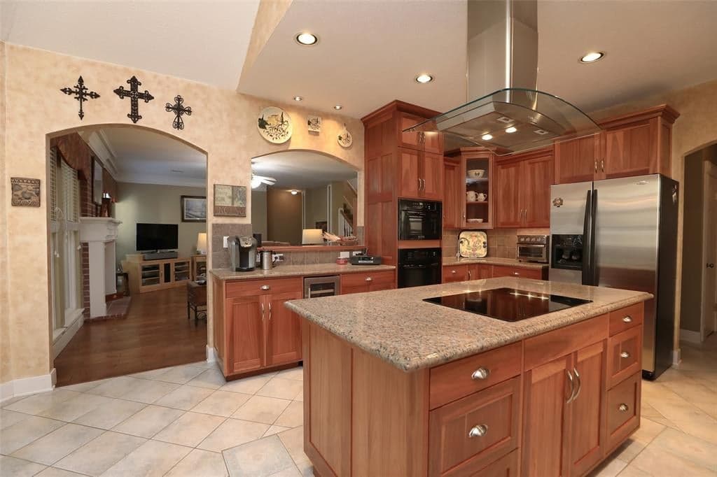 8023 Danette Ct