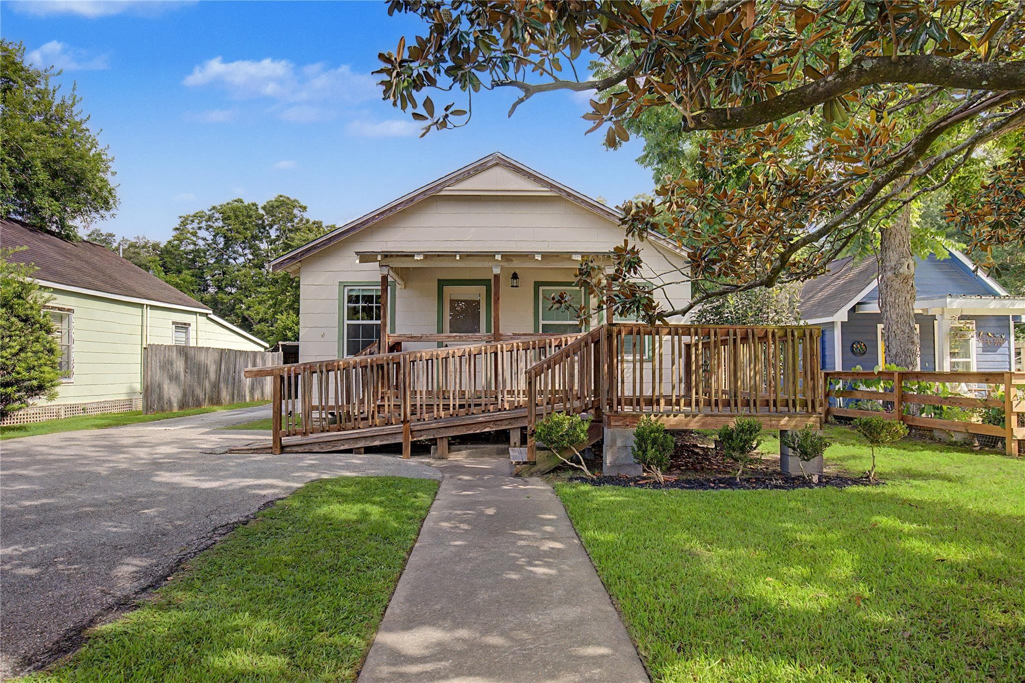 304 Foster St