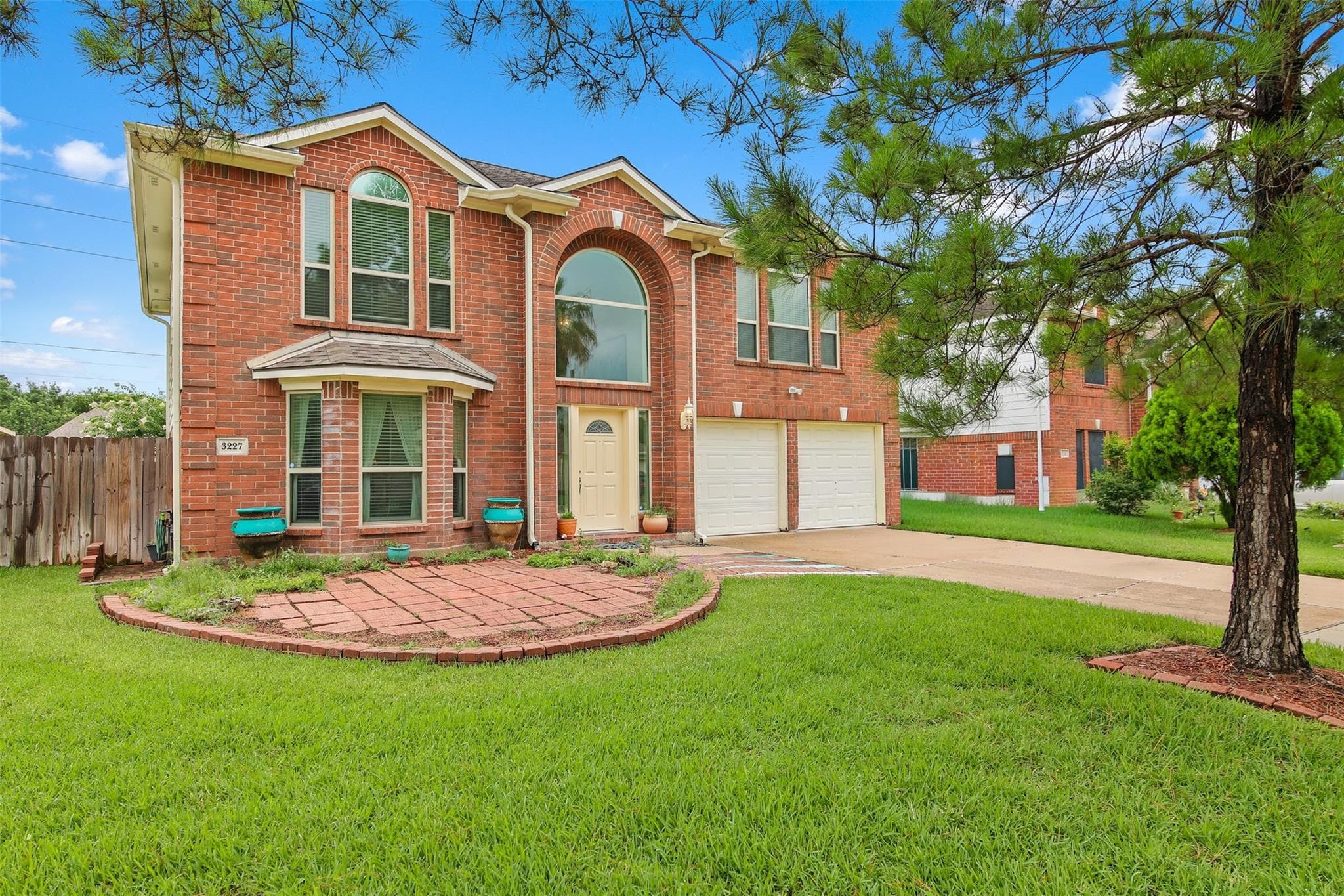 3227 Leila Oaks Dr