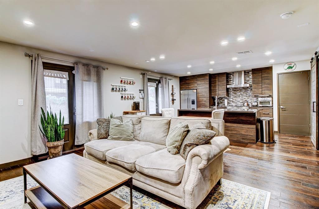 1410 Hyde Park Blvd Apt 102