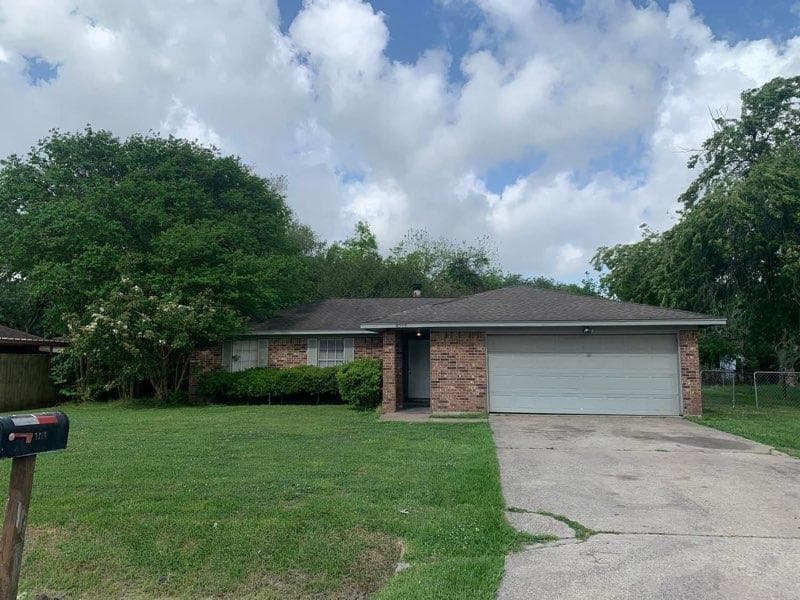 8519 Bluebonnet St