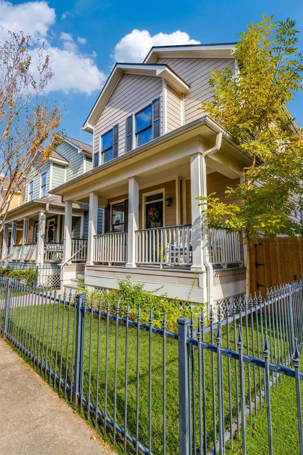 1017 W 15th 1/2 St