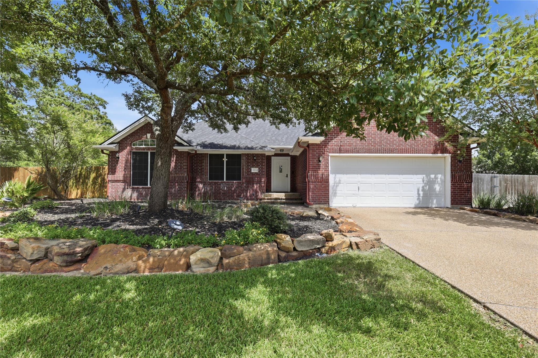 6204 London Cir