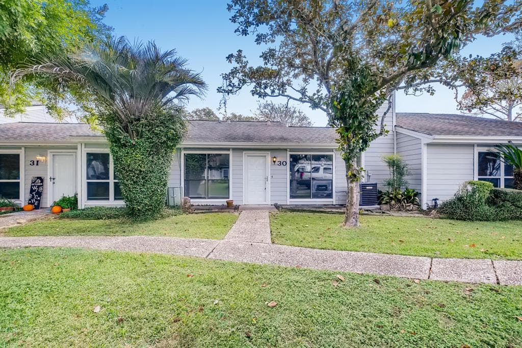 30 Hideaway Dr