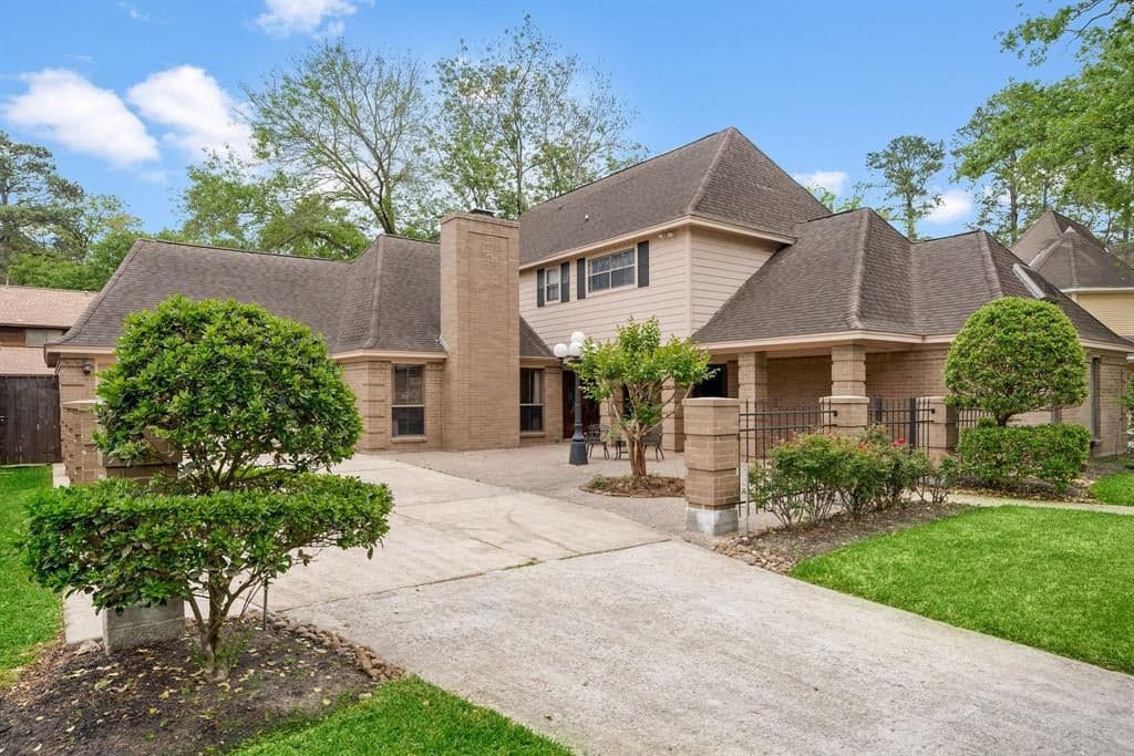 6726 Apple Valley Ln