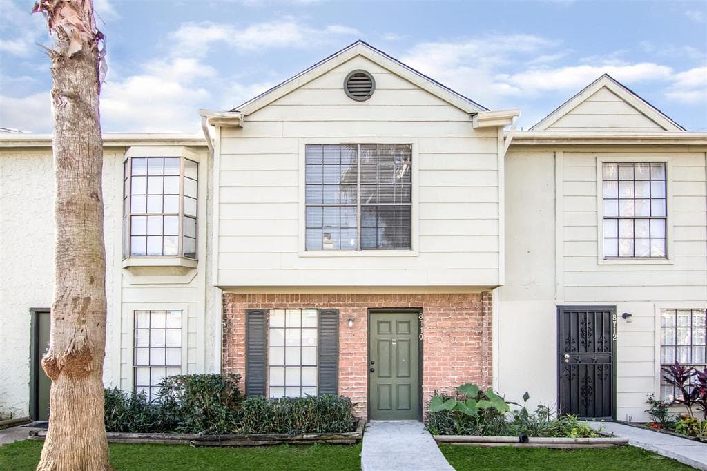 8710 Victorian Village Dr