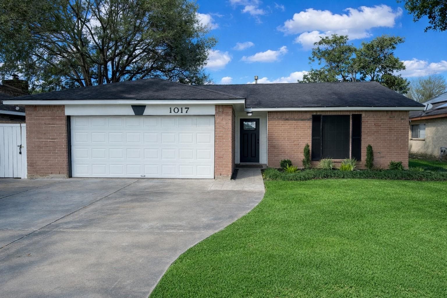 1017 Crossing Rd