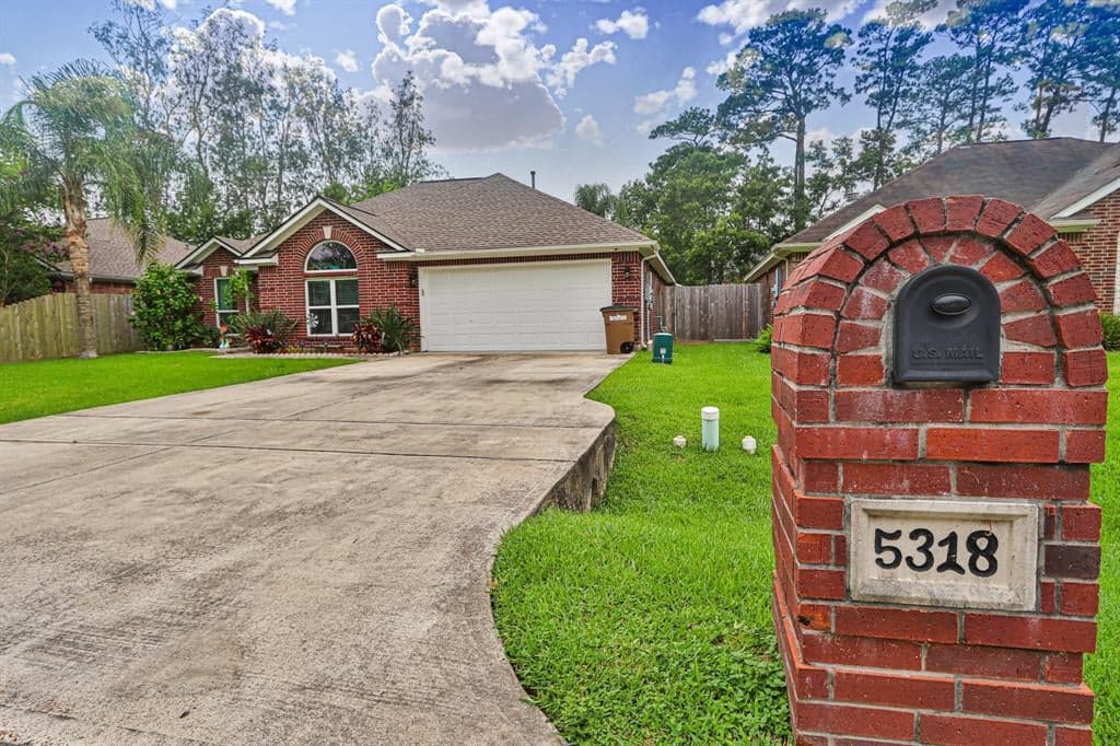5318 Bayou Dr