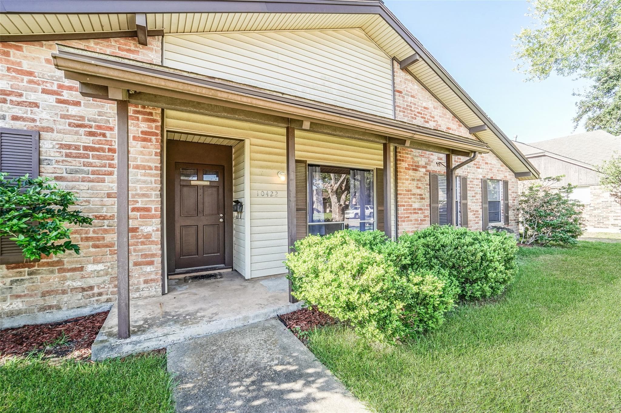 10422 Carlow Ln