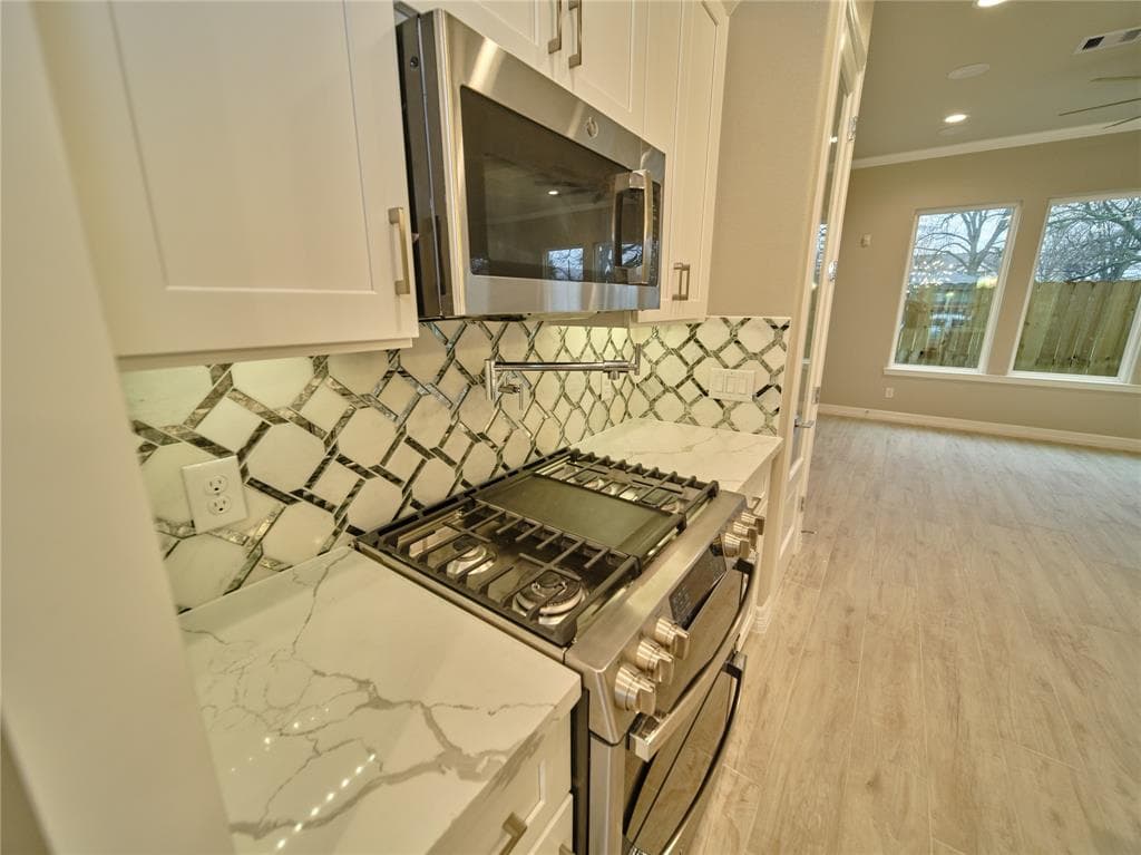 1703 Schweikhardt St