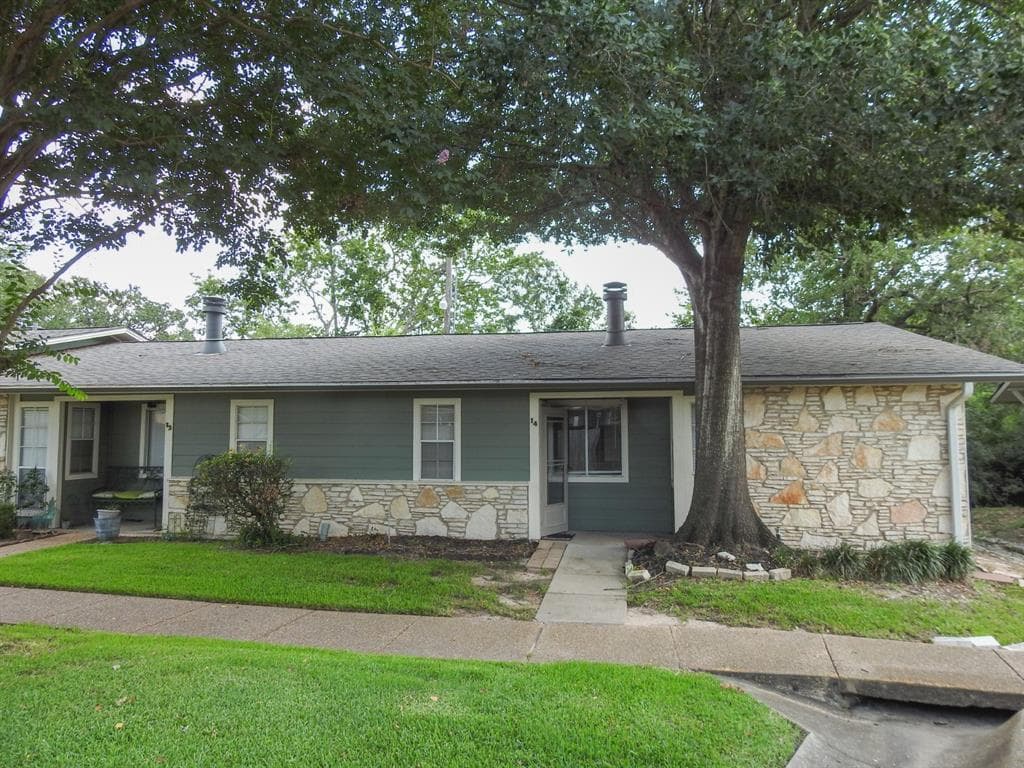 2800 Longmire Dr Apt 14