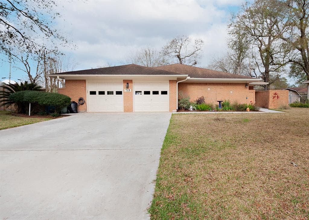 715 Randolph Cir